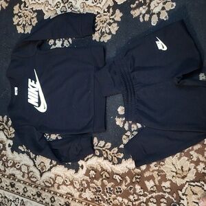 LIKE NEW!Kid's Nike Black with White & Lime Green Logo Sweatshirt & Pants Set; 7